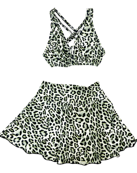 Samuga Style Women's Snow Leopard Cross-Back Sports Bra & Skort Set